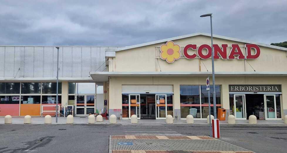 Massarosa, la “Banda delle mazze” in azione: colpiti due supermercati Conad