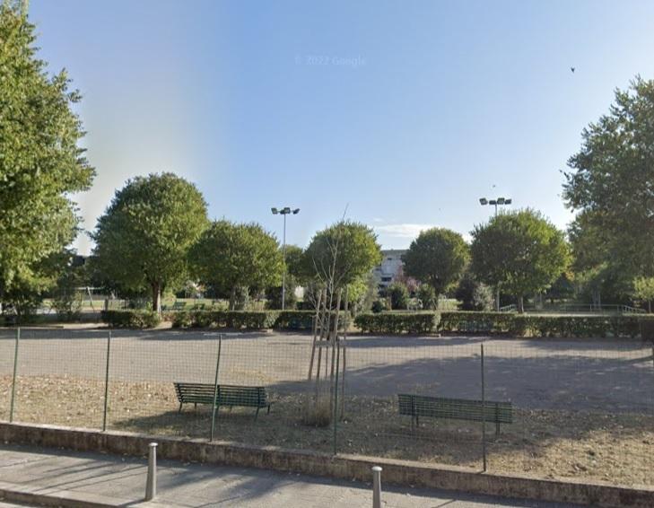 Firenze, giocano con la pistola ai giardinetti: scatta l’allarme fra le case a Quaracchi