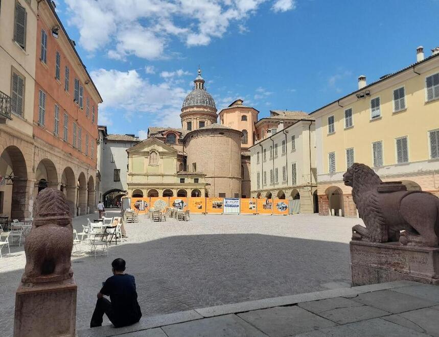 Lavori quasi ultimati in piazza San Prospero «Così è più bella»