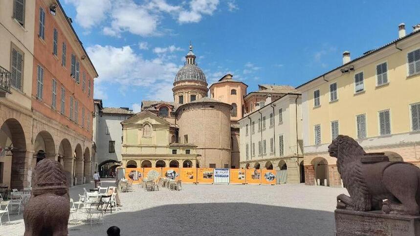 Lavori quasi ultimati in piazza San Prospero «Così è più bella»