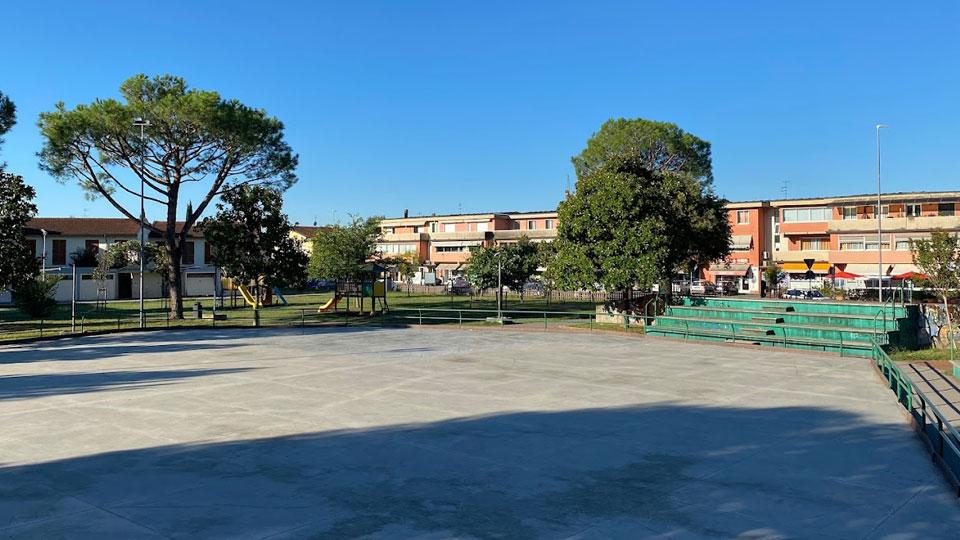 Massa e Cozzile, aggressione al parco del Gusci: «Un ragazzino mi ha preso a pugni»