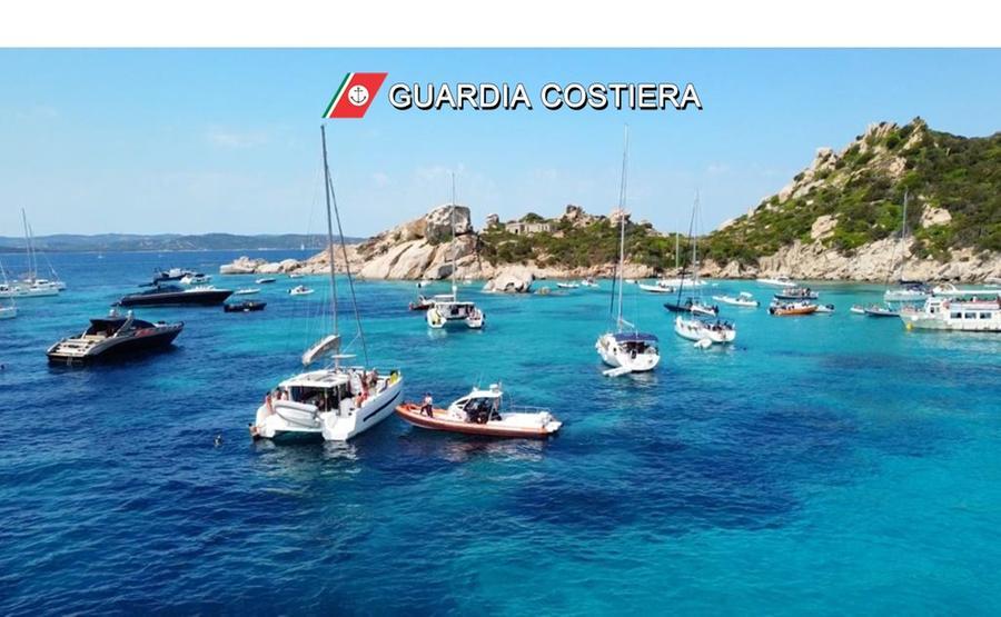 La Maddalena, ubriaco alla guida del gommone con cui trasportava 16 turisti: 7 mila euro di multa