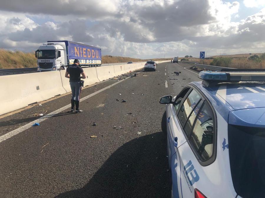 Tenta il sorpasso di un’autocisterna sulla strada Sassari-Olbia: grave un 42enne sassarese