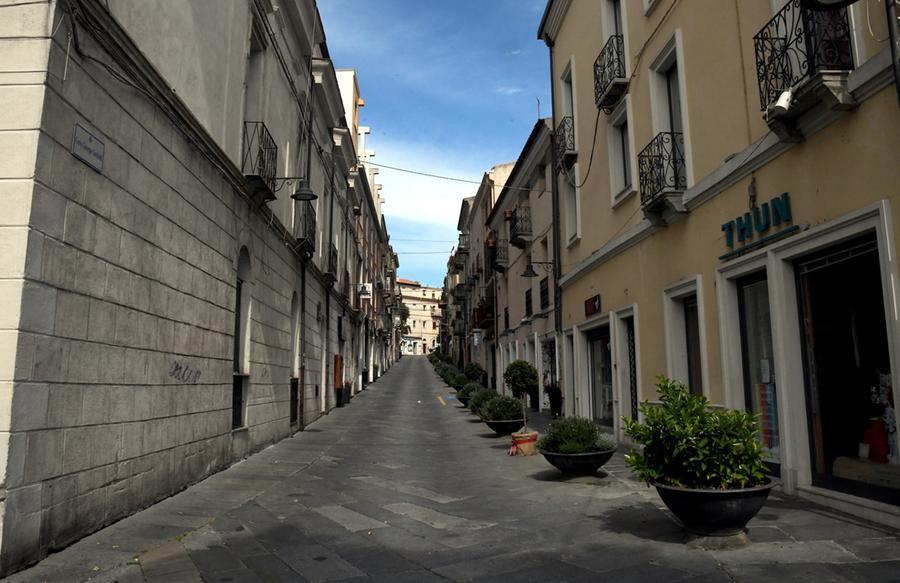 
	Il corso Garibaldi deserto (foto Massimo Locci)

