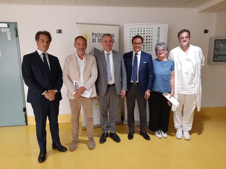 Marito dona il fegato alla moglie, primo caso in Europa con il robot