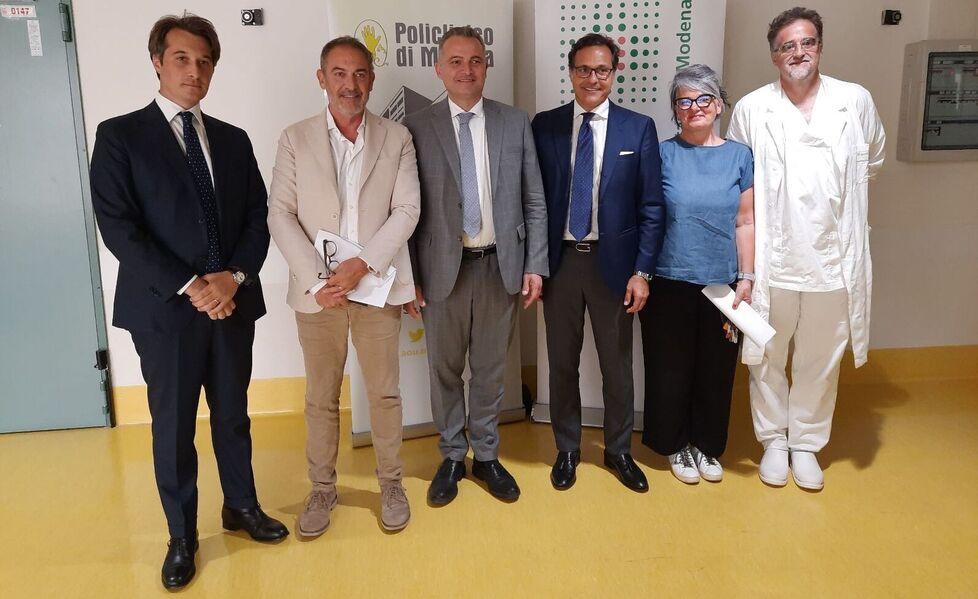 Dona il fegato alla giovane moglie per salvarla dal tumore al colon