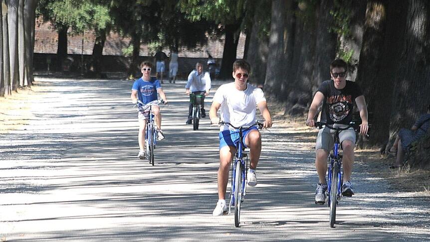 Mura, il Comune di Lucca fa dietrofront: ok alla circolazione delle bici