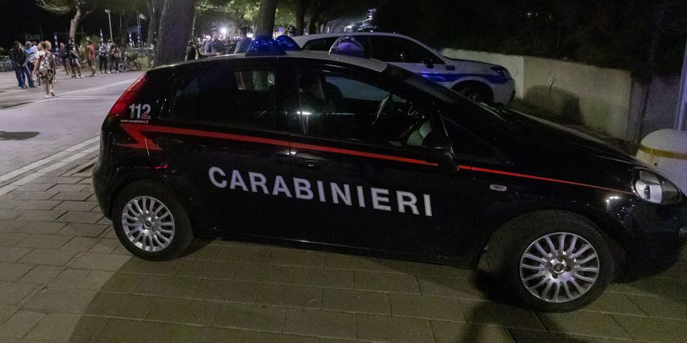 Lido Nazioni, ferito al collo con una bottiglia
