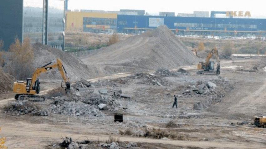 L’area dell’ex Vacs nella zona di Porta a Mare durante i lavori di realizzazione del complesso commerciale