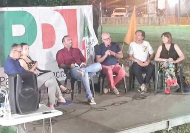 Da sinistra nella foto Gargani, Russoniello, il giornalista Marco Sabia, Spinelli, Cei e Donnini durante l’iniziativa alla Festa de l’Unità a Fucecchio