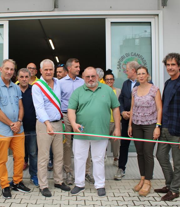 L’inaugurazione del centro di Sapori di Campagna