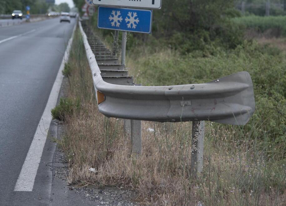 Come appare oggi in quel tratto di Aurelia il guardrail lungo la carreggiata sud (foto Agenzia Bf)