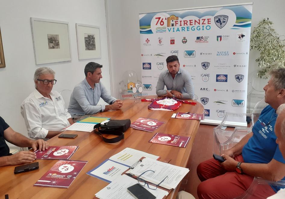 La conferenza stampa di presentazione della Firenze-Viareggio: al centro l’assessore allo sport Rodolfo Salemi