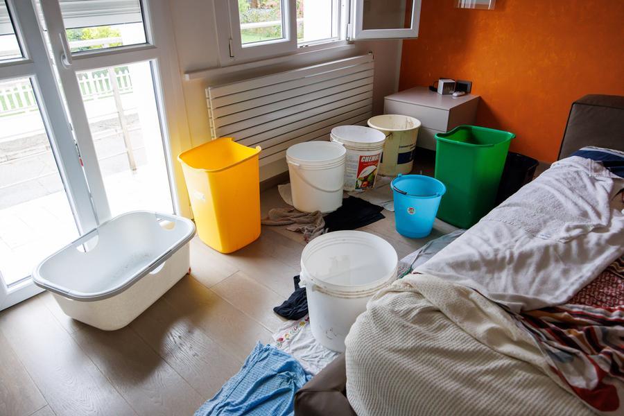 San Carlo, la pioggia dà il colpo di grazia: acqua dai tetti e case allagate