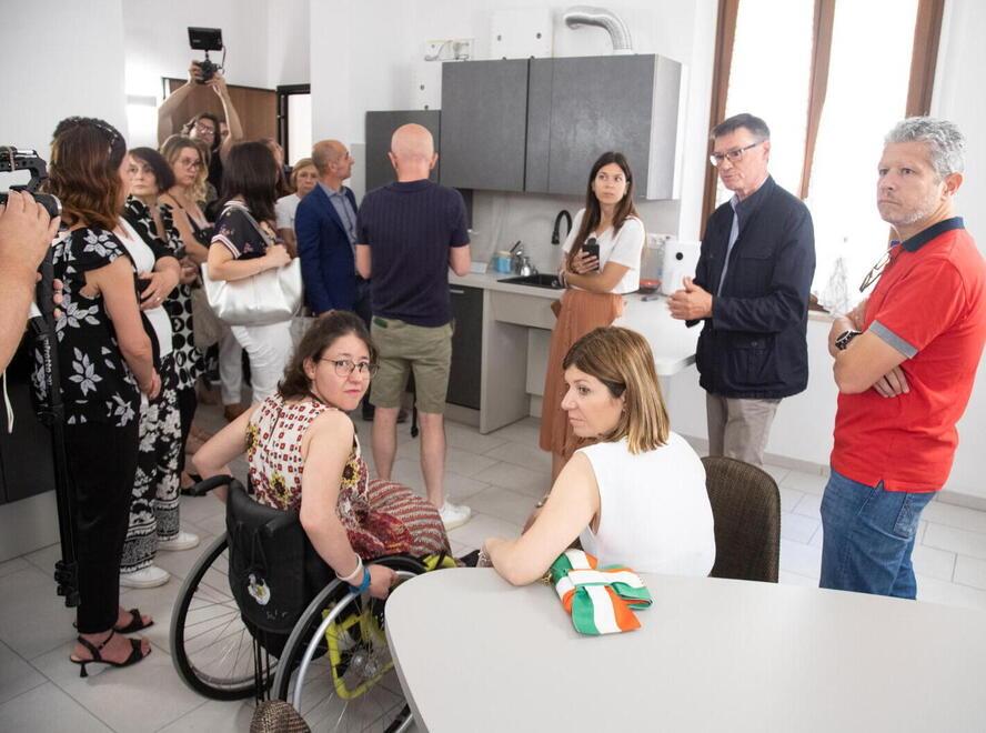 Un momento dell’inaugurazione degli appartamenti di cohousing