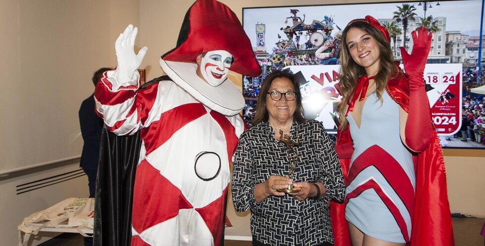 La nota giornalista ha visitato Cittadella e Museo del Carnevale e ha assistito a uno  spettacolo al Pucciniano