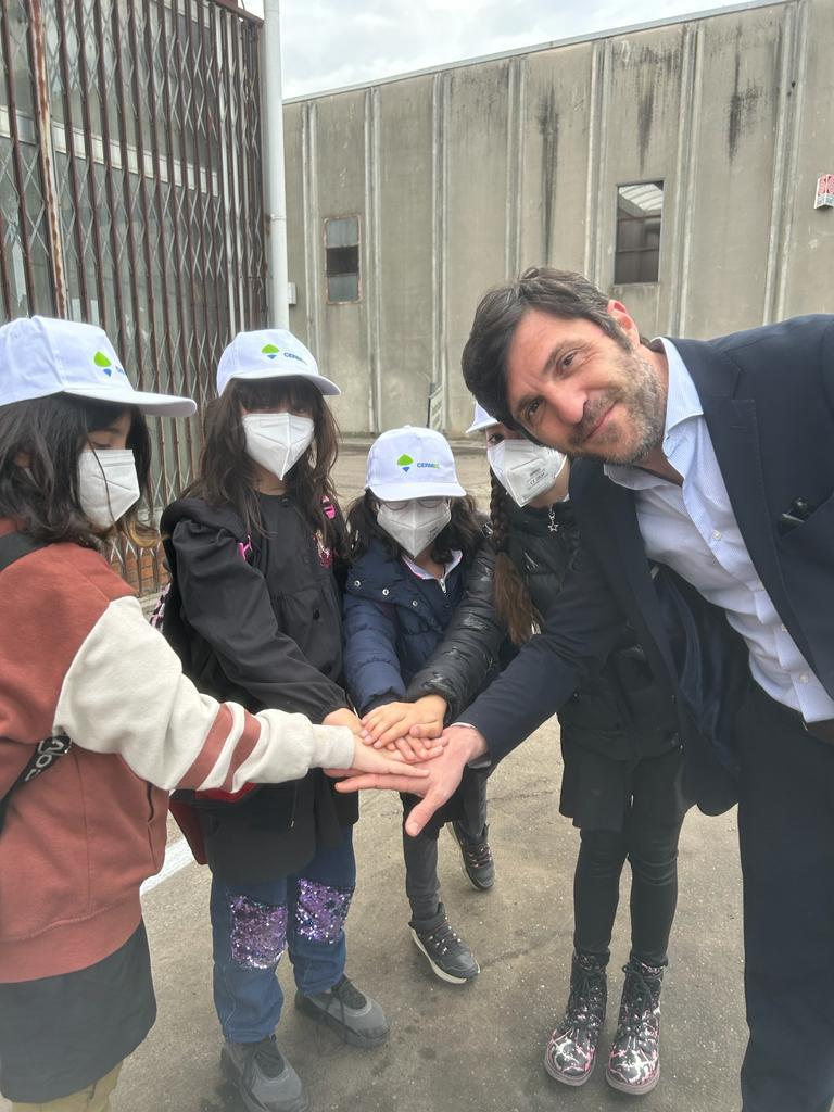 
	Lorenzo Porzano durante la visita di una scolaresca

