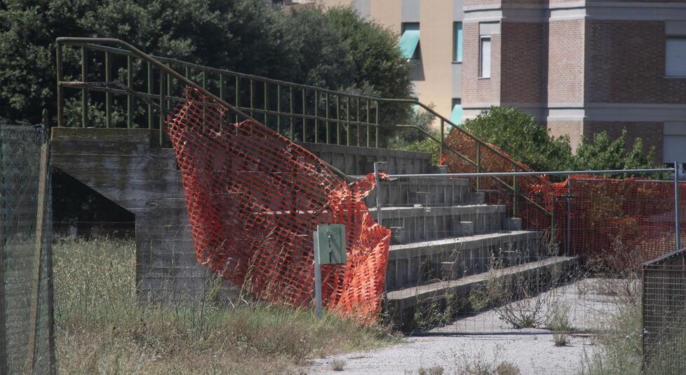 La tribuna del campo sportivo alla Cittadella dello studente (foto Agenzia Bf)