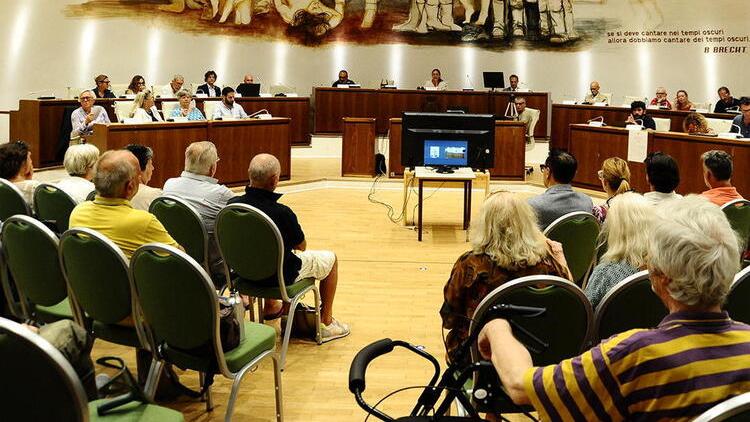 Il consiglio comunale di Cecina (foto Michele Falorni/Silvi)