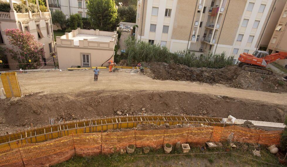 Il cantiere per lo stombamento del rio Maggiore nella zona di via Toti