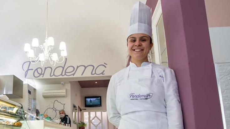 Debora Mangini all’interno di Fondemà a fianco del Duomo