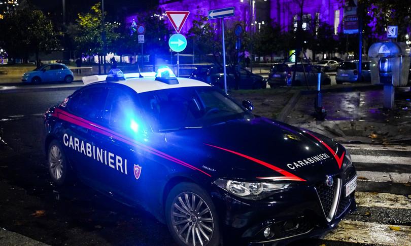 Pisa, lancia bottiglia dalla finestra e colpisce passante: denunciato