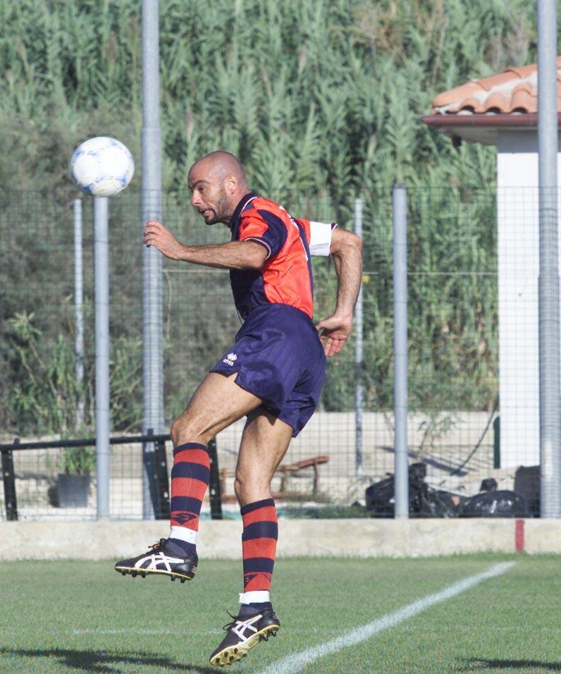 
	Luca Brunetti con la fascia da capitano del Cecina

