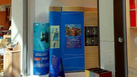 Modena. Razzia di cellulari top di gamma: colpo lampo dal retro dello store