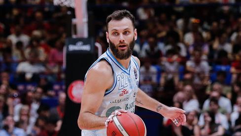 Basket, Stefano Gentile alla Dinamo: «Emulerò Jack e papà»