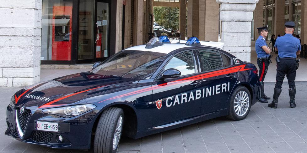 Porto Garibaldi, finge di comprare la merce e paga con duecento euro falsi