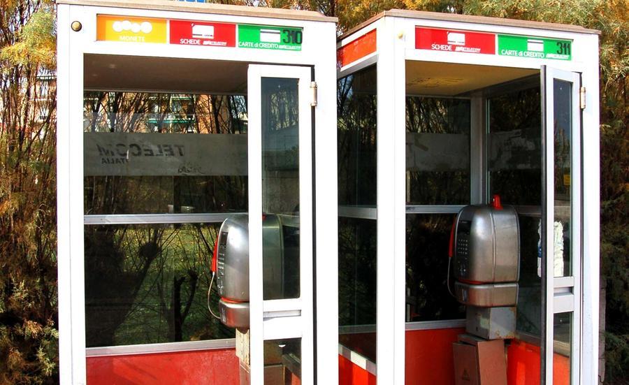 Cabine telefoniche addio: cala il sipario anche a Ferrara