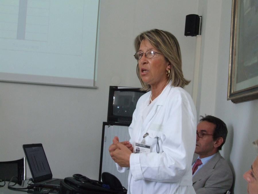 Livorno, ex primaria inciampa e si ferisce in centro: «Grazie al volontario che mi ha aiutato»