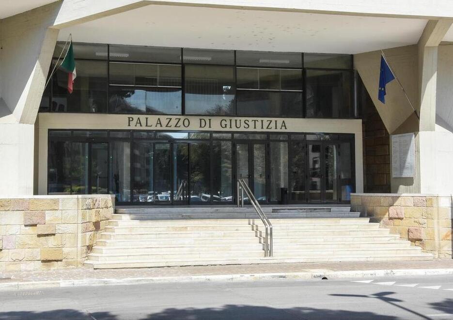 Grosseto, il marito la maltratta e la violenta. Condannato a cinque anni e mezzo