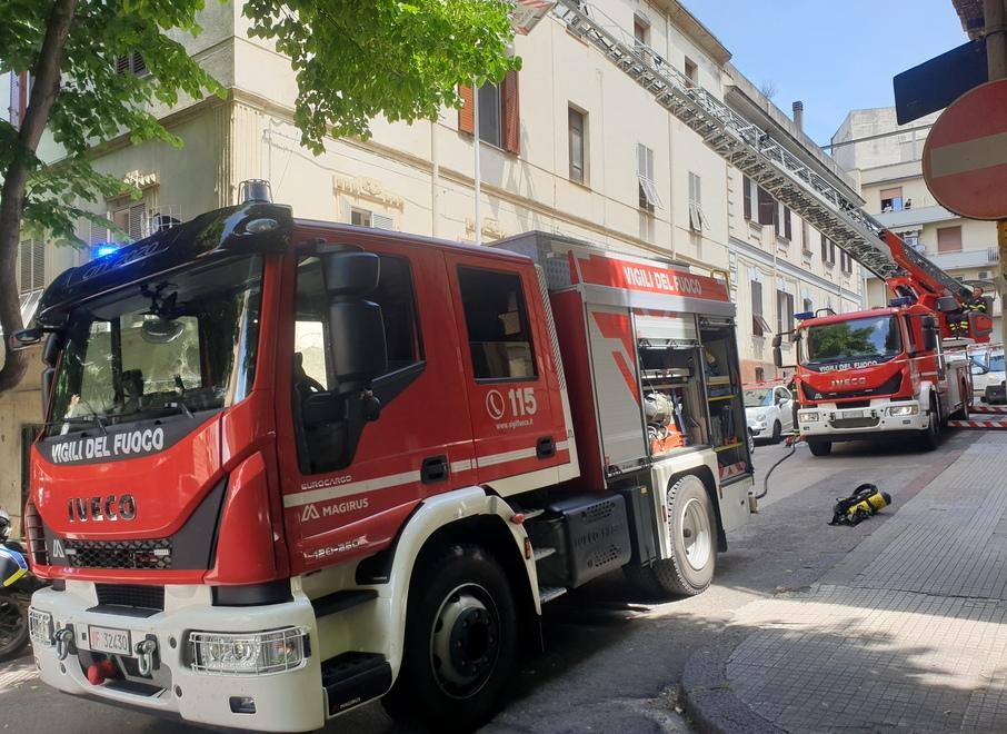 Il pensionato di Sassari: «Nel rogo abbiamo perso tutto, chi ha la responsabilità ci aiuti»