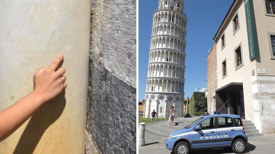 L'incisione sulla parete della Torre di Pisa fatta dalla turista e a destra l'intervento della polizia in piazza dei Miracoli