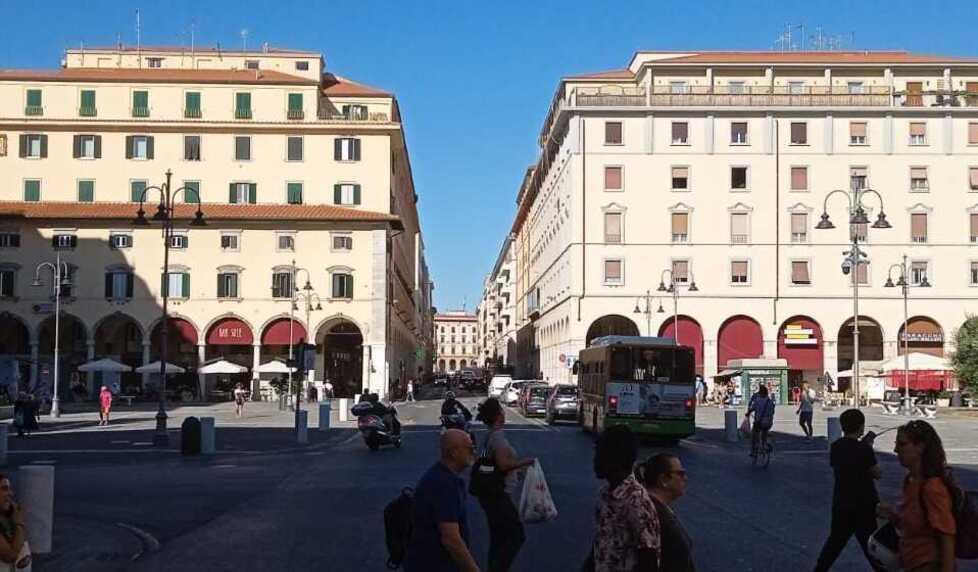 Livorno, il Comune: «Troppo rumore in piazza Grande». Arriva la diffida ai locali