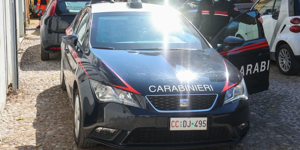 Ferrara. Minaccia i passanti con una bottiglia, attimi di paura in via Ghiara<br>
