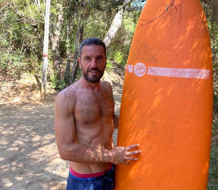 Il surfista che ha salvato due vite: «Non riesco a non pensare a Fabio, forse avrei potuto salvarlo»