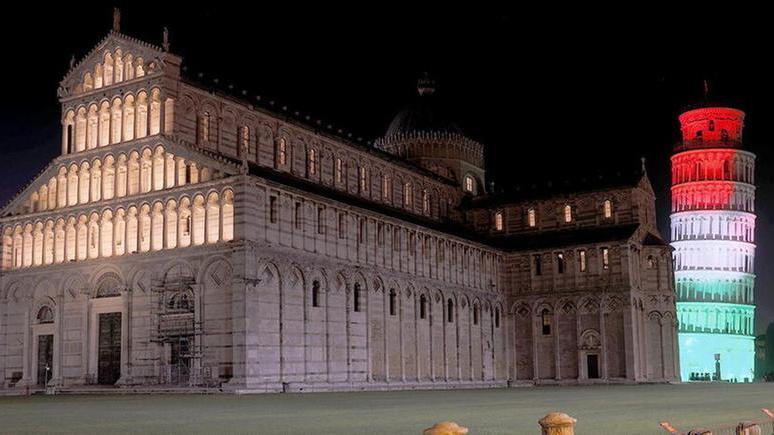 Un'immagine suggestiva di piazza dei Miracoli