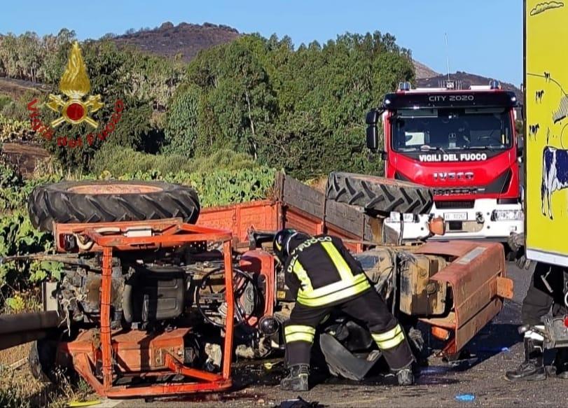 Camion frigo e un trattore si scontrano tra Monastir e Serdiana: grave l’agricoltore alla guida del mezzo agricolo