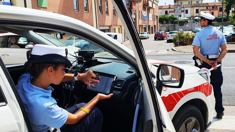 Pistoia, sorpreso alla guida senza patente e assicurazione