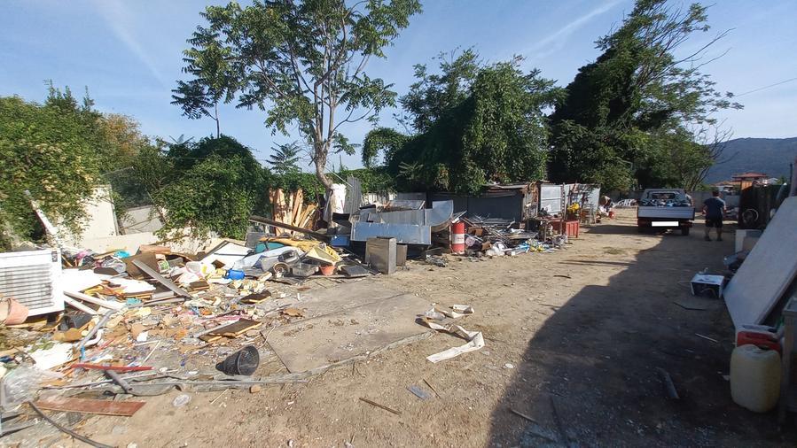 Prato, discarica abusiva scoperta su un terreno protetto dal vincolo paesaggistico