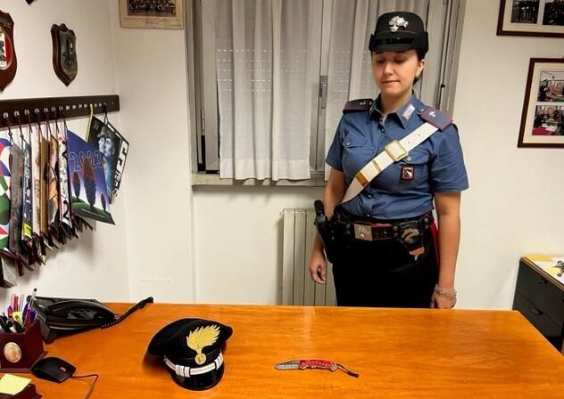 Messo alla porta del locale  tira fuori un coltello, denunciato 
