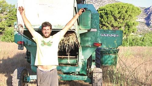 A Orosei da turista a re del grano: «Semino, raccolgo e faccio il pane»