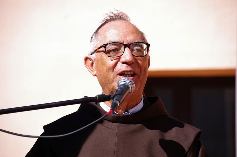 Bonorva omaggia un grande uomo: “Zichitto d’oro” a padre Morittu