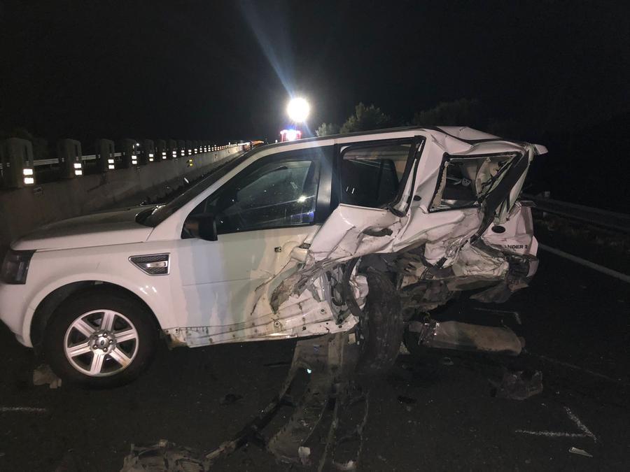 Olbia, auto in panne tamponata sulla 131 dcn: 3 feriti, uno è grave
