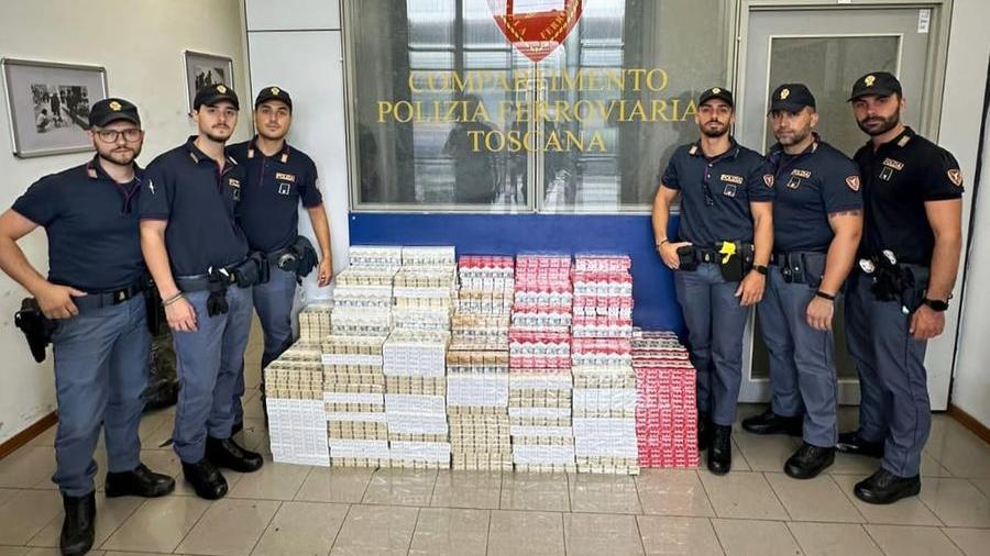Le sigarette di contrabbando sequestrate dalla polizia ferroviaria a Santa Maria Novella