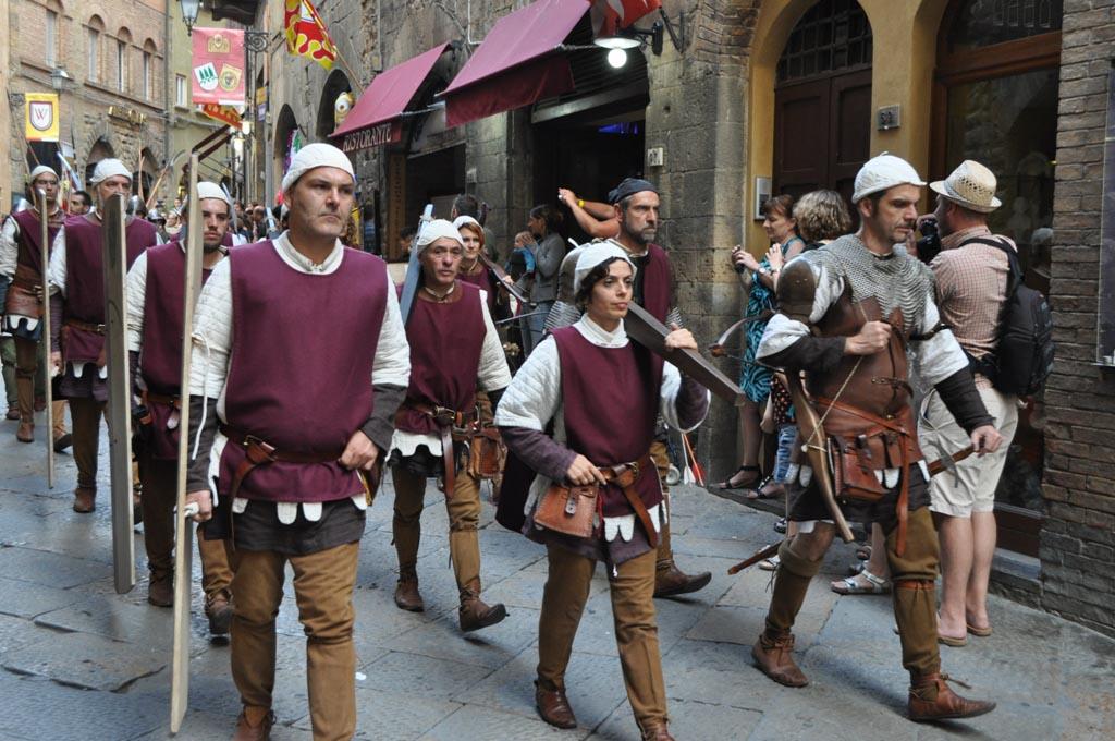Un esercito di oltre 100 volontari per riportare Volterra nel Medioevo