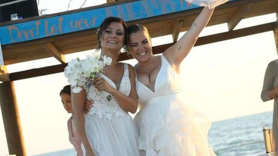 Rachele e Sara felicissime subito dopo essersi giurate amore eterno