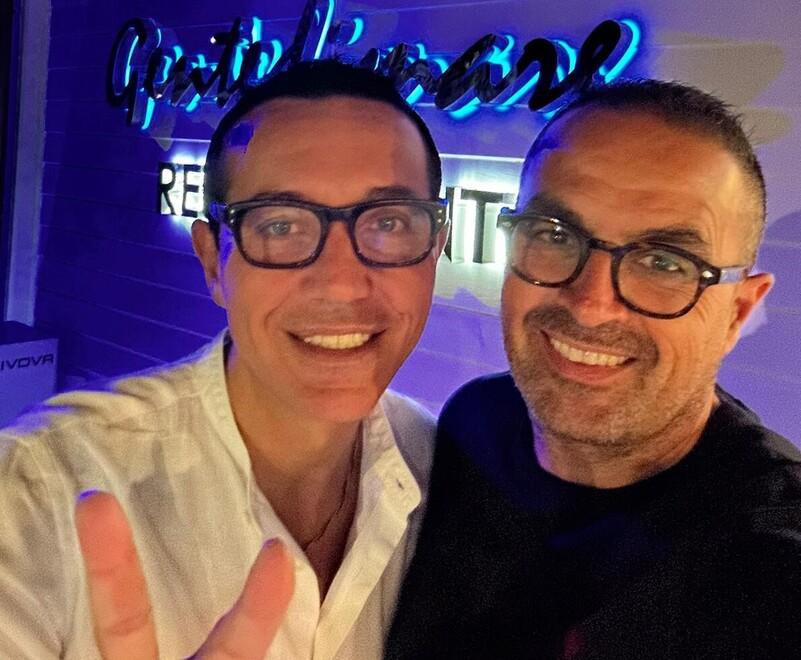 Gino Sorbillo in un selfie con Antonio Fasolino